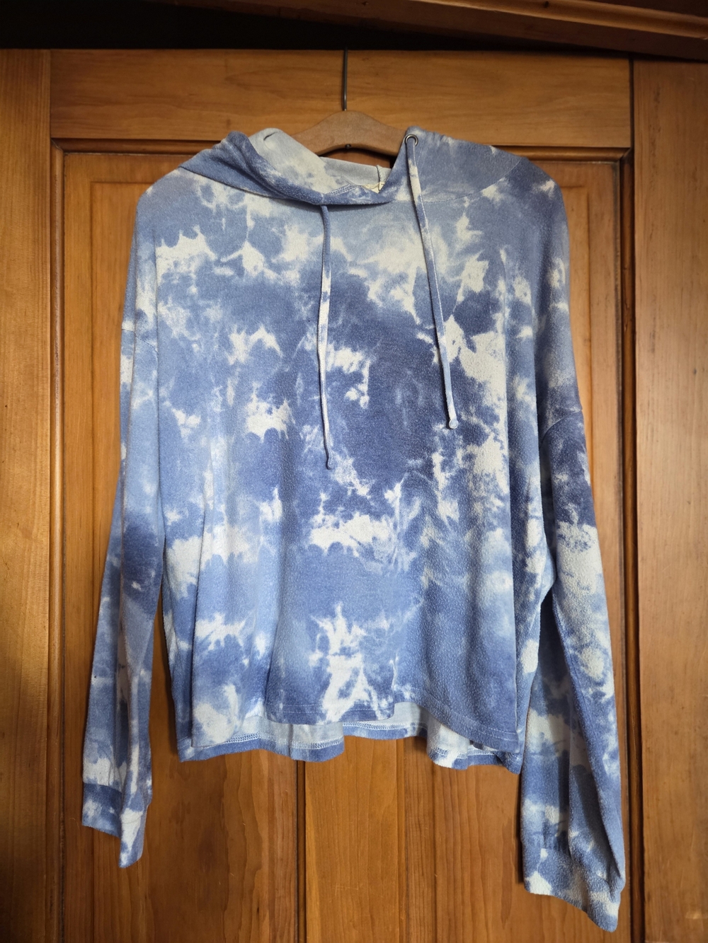 Pink Republic Women's Blue & White Tie-Dye Hoodie Sweater
